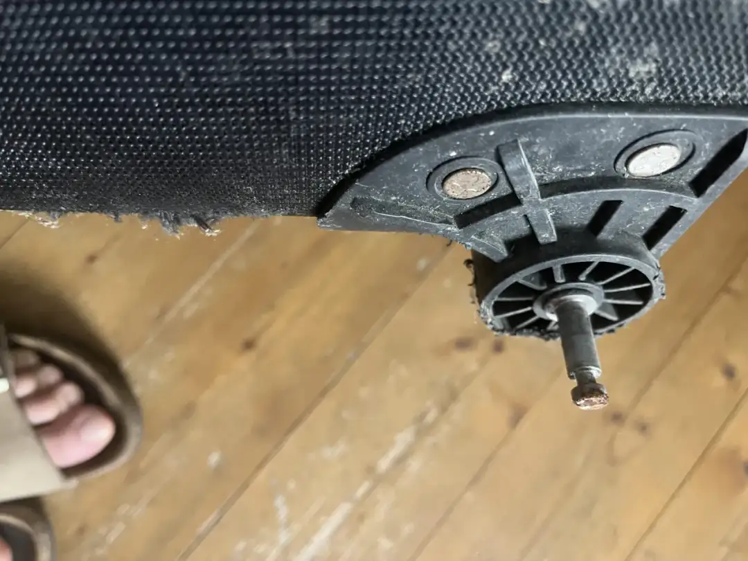 Jak łatwo wymienić kółka w walizce i uniknąć błędów podczas naprawy