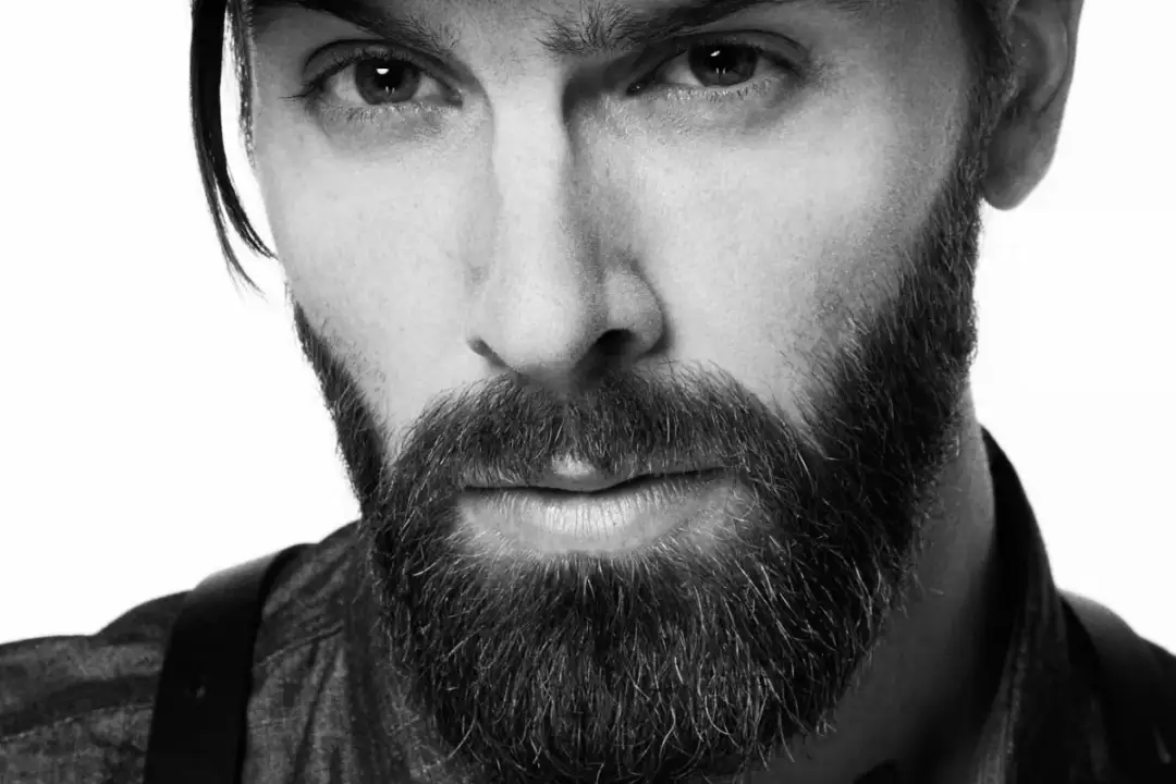 Jak przyciąć zarost? Perfekcyjna broda w domu krok po kroku.