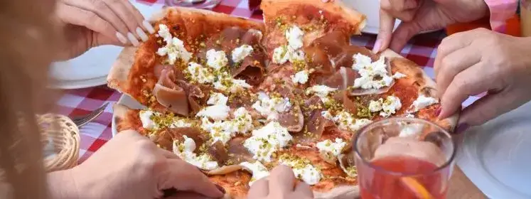 Gdzie zjeść w Chęcinach? Odkryj najlepsze restauracje i dania