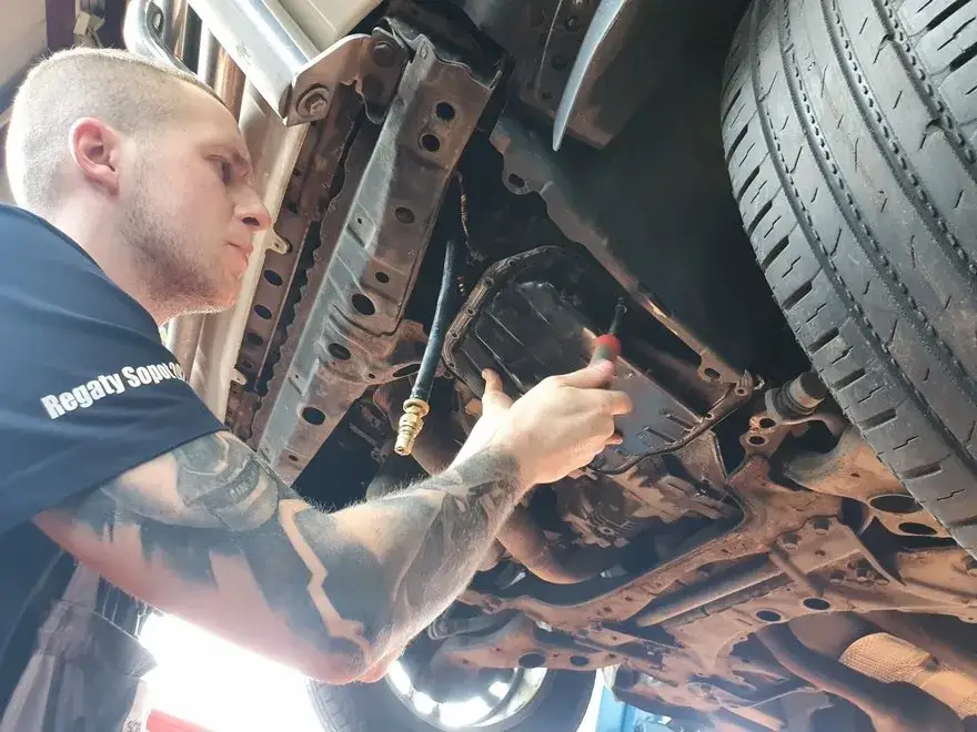 Jak wymienić olej w skrzyni biegów i zadbać o jej długowieczność