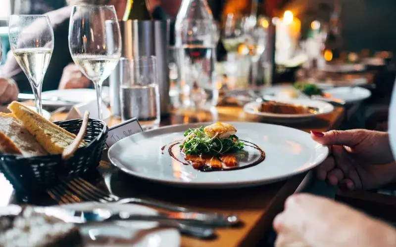 Gdzie zjeść w Polanicy-Zdroju? Odkryj najlepsze restauracje i smaki