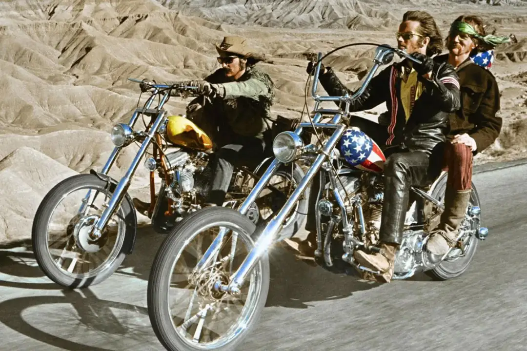 Najlepsze filmy o motocyklach, które wciągną każdego fana dwóch kółek