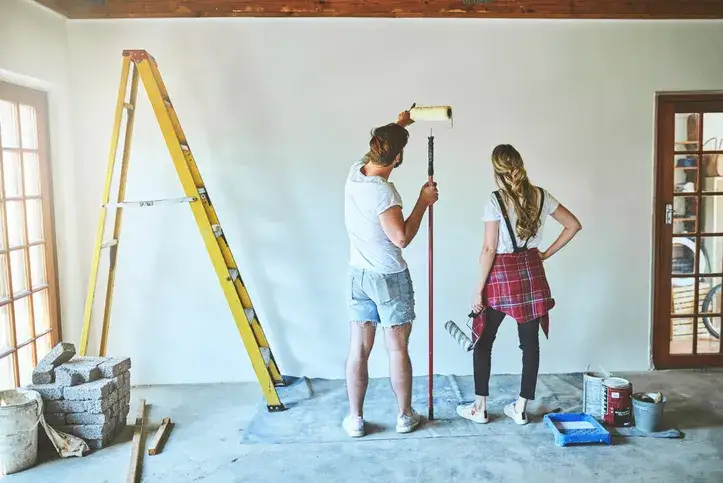 Prace wykończeniowe, które zrobisz samodzielnie – jak oszczędzić w trakcie remontu?