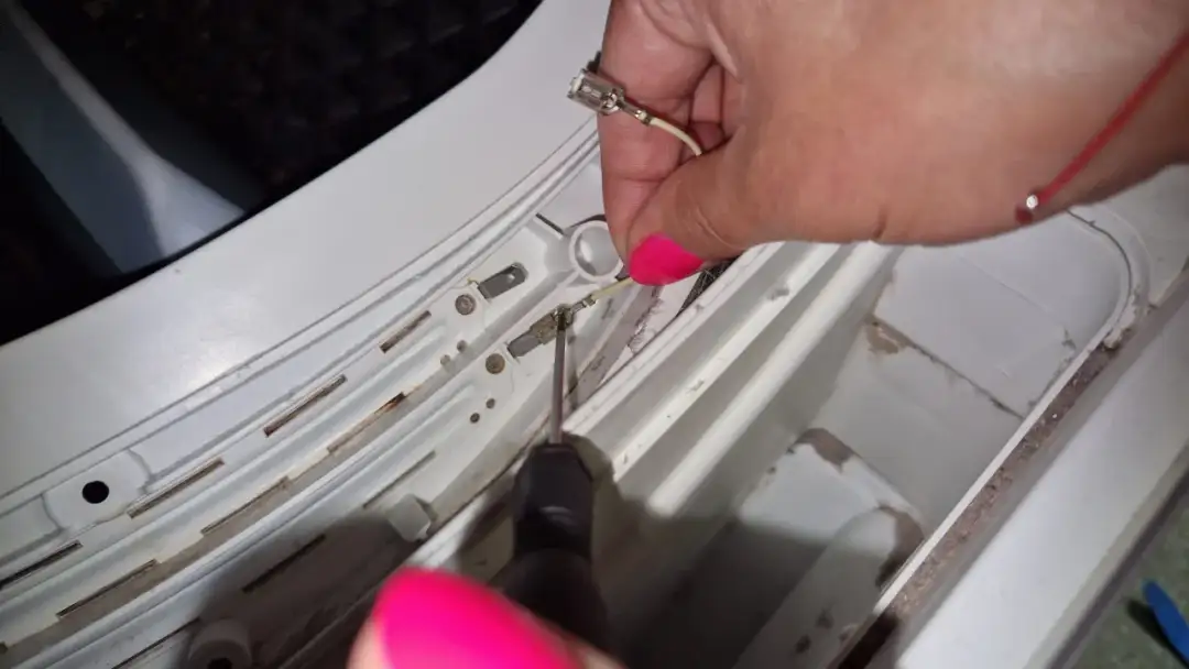 Gdzie jest czujnik wilgotności w suszarce? Odkryj jego lokalizację