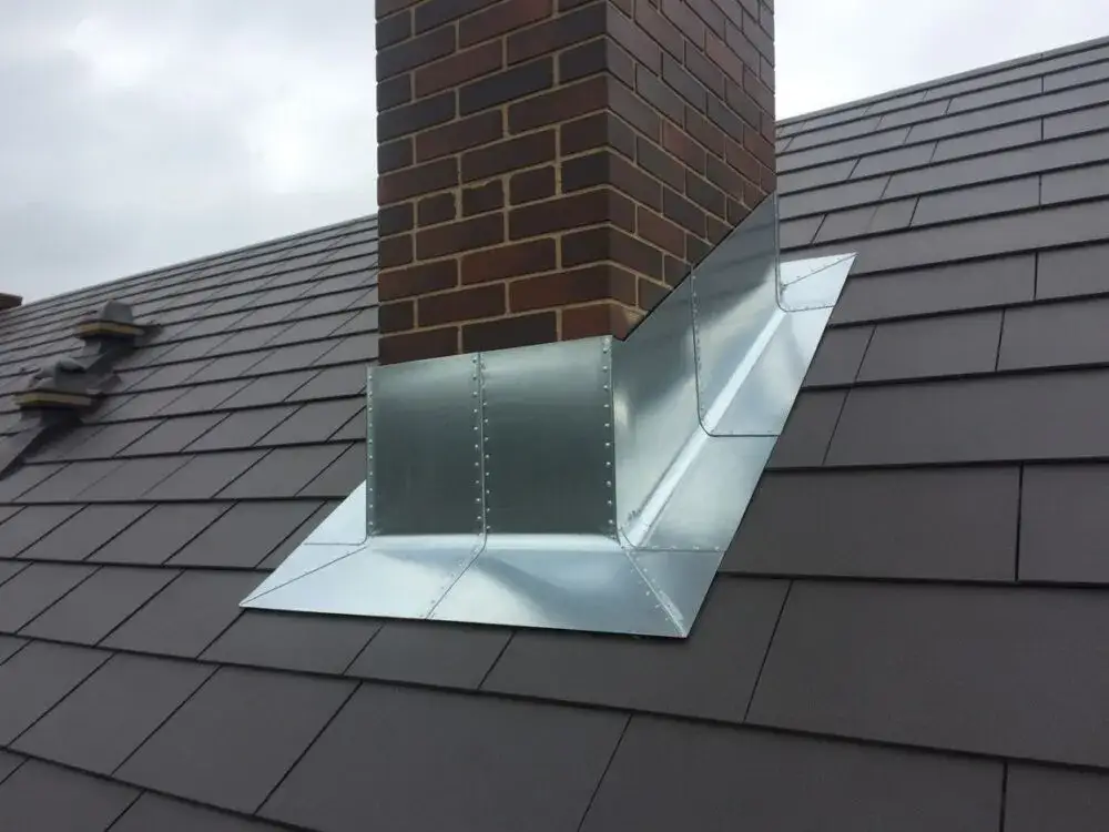 Jak obudować komin na poddaszu – uniknij najczęstszych błędów i zagrożeń