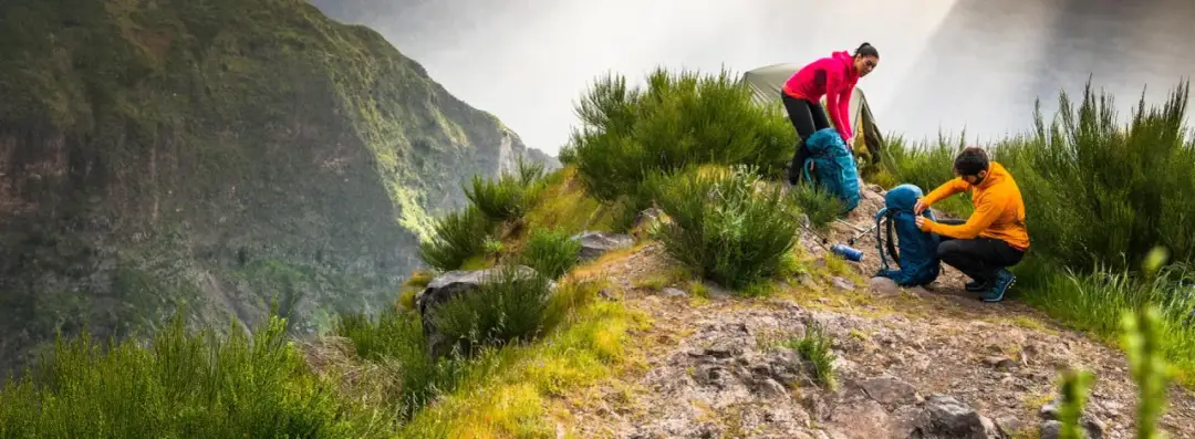 Jak się ubrać na szlak górski, aby uniknąć dyskomfortu i przemarznięcia