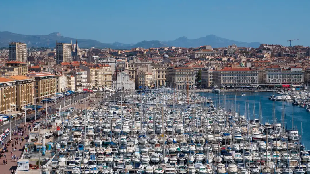 Marsylia czy Nicea – które miasto naprawdę warto odwiedzić?