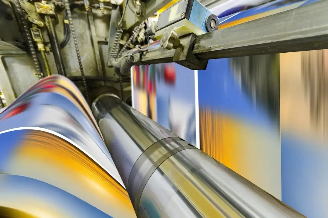 Jak druk na folii soczewkowej zmienia świat reklamy i designu