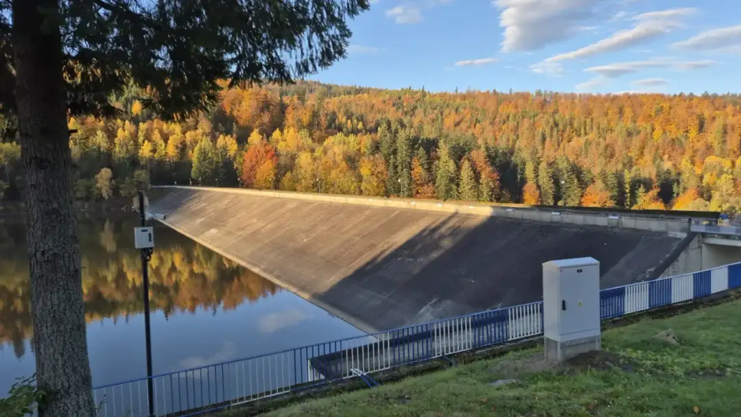 Zapora Wisła Czarne: Odkryj jej sekrety i Beskid Śląski!