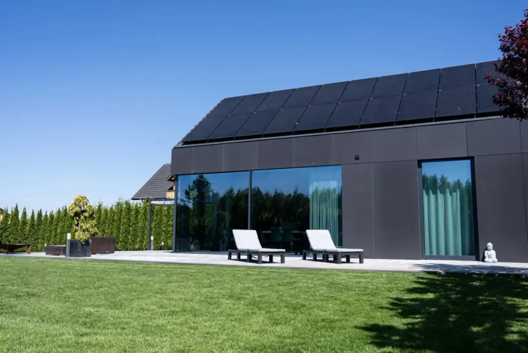 Ile prądu zużywa dom jednorodzinny? Oblicz i Oszczędzaj!