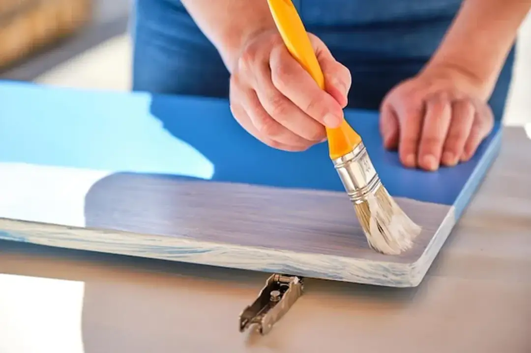 Malowanie mebli z okleiny: Przewodnik do trwałej metamorfozy!