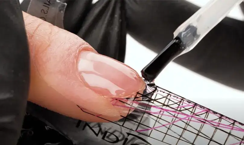 Jak naprawić złamany paznokieć żelowy i uniknąć dalszych uszkodzeń