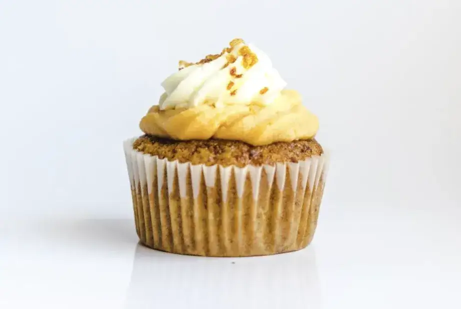 Idealne cupcakes „jak z cukierni”: bazowy biszkopt + 3 warianty kremu