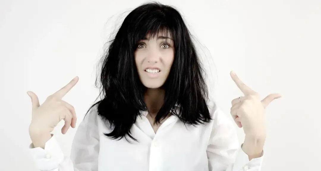 Bad hair day? Poznaj skuteczne sposoby na niesforne włosy