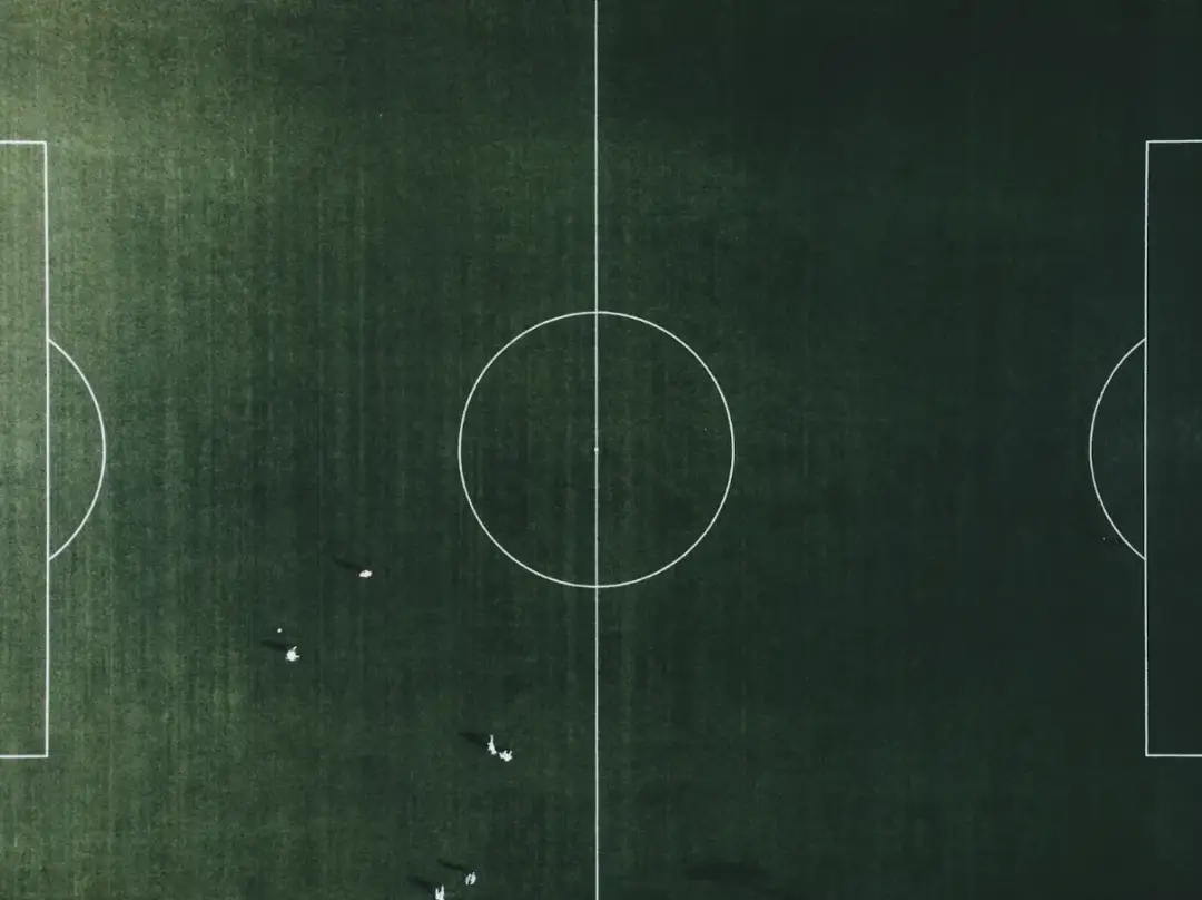 VR‑futbol na kanapie: przyszłość stadionów w goglach