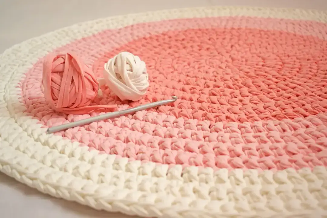 Jak zrobić prostokątny dywan ze sznurka bawełnianego krok po kroku i cieszyć się jego trwałością