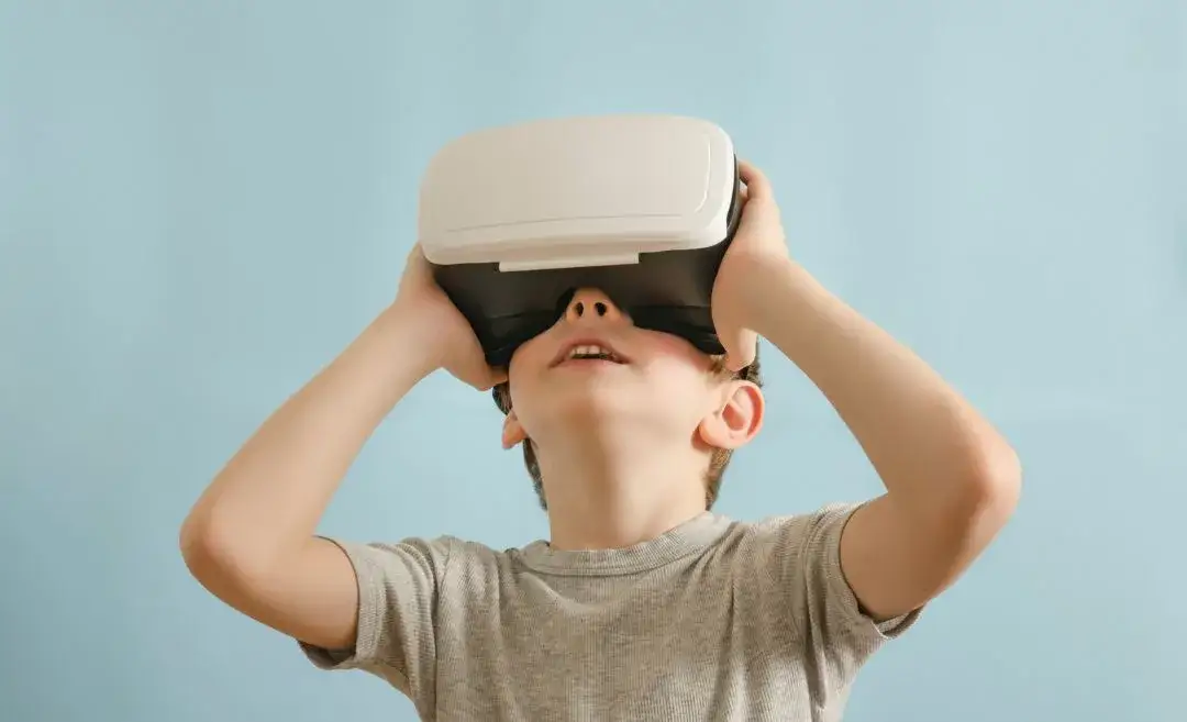 Czy VR jest bezpieczne dla dzieci? Korzyści, zagrożenia i praktyczne porady dla rodziców