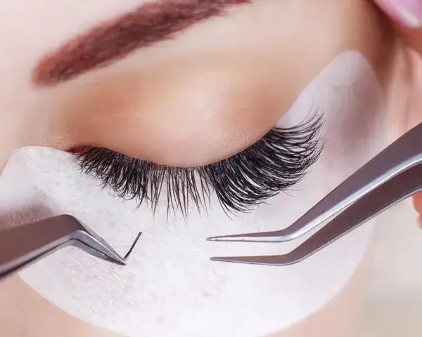 Profesjonalne szkolenie stylizacji rzęs: Techniki, ceny, opinie