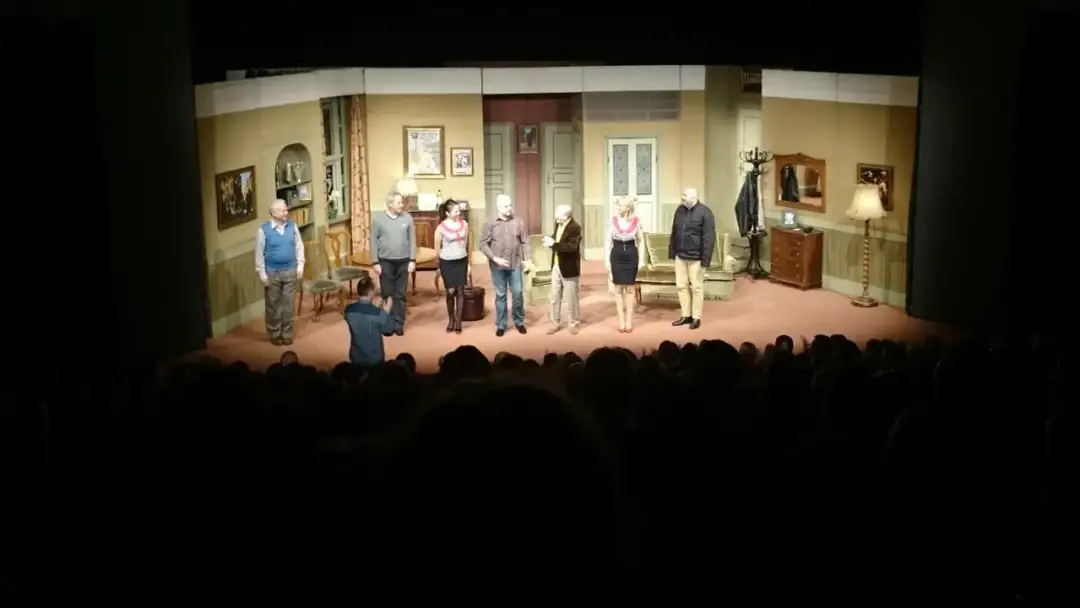 Jak zachować się w teatrze, aby nie przeszkadzać innym widzom