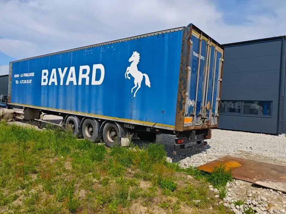 Ile kosztuje naczepa do tira? Poznaj ceny i kluczowe czynniki