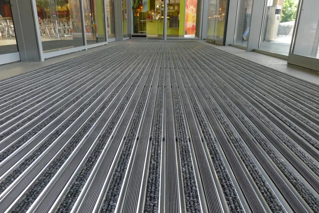 Wycieraczki systemowe — czym są oraz dlaczego warto je stosować?