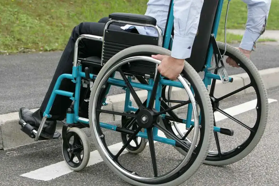 Jakie odszkodowanie należy się opiekunowi osoby niepełnosprawnej? Poradnik