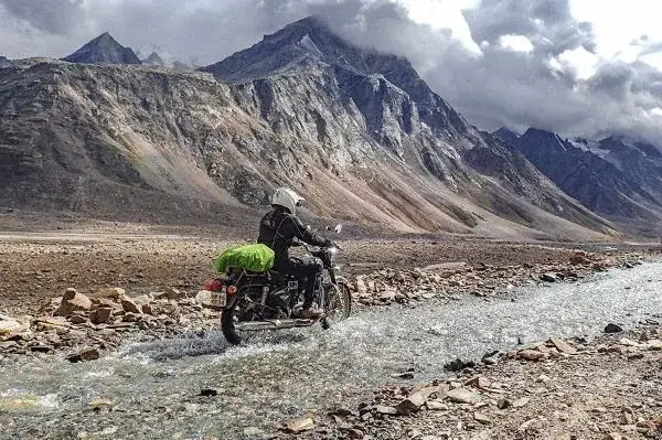 Co zabrać na wyjazd motocyklowy - niezbędne rzeczy na trasę