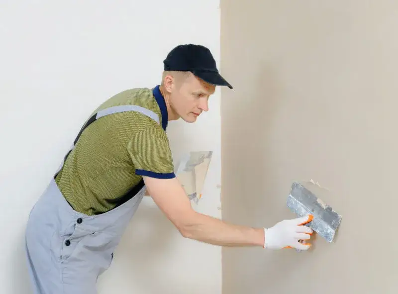 Jak położyć tynk gipsowy ręcznie: unikaj najczęstszych błędów
