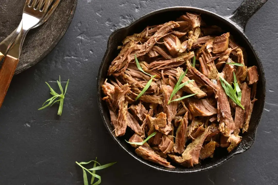 Idealna szarpana wieprzowina z grilla – sekrety smaku i przygotowania