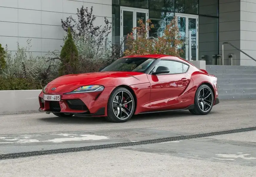 Toyota Supra ile ma koni? Porównanie z Mazdą MX-5 – osiągi, cena, opinie