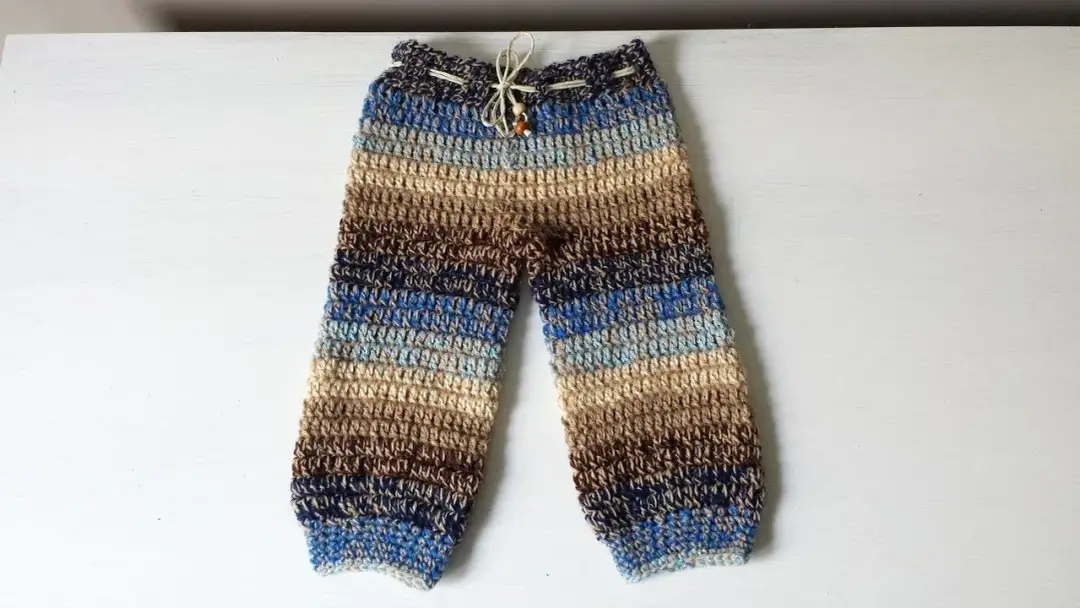 Jak zrobić spodenki na drutach dla niemowlaka: Prosty poradnik