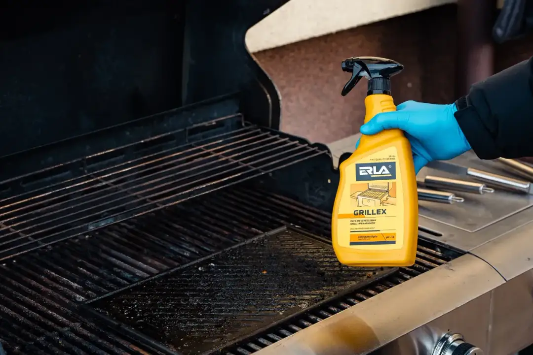 Skuteczny profesjonalny środek do czyszczenia grilla, który usuwa tłuszcz