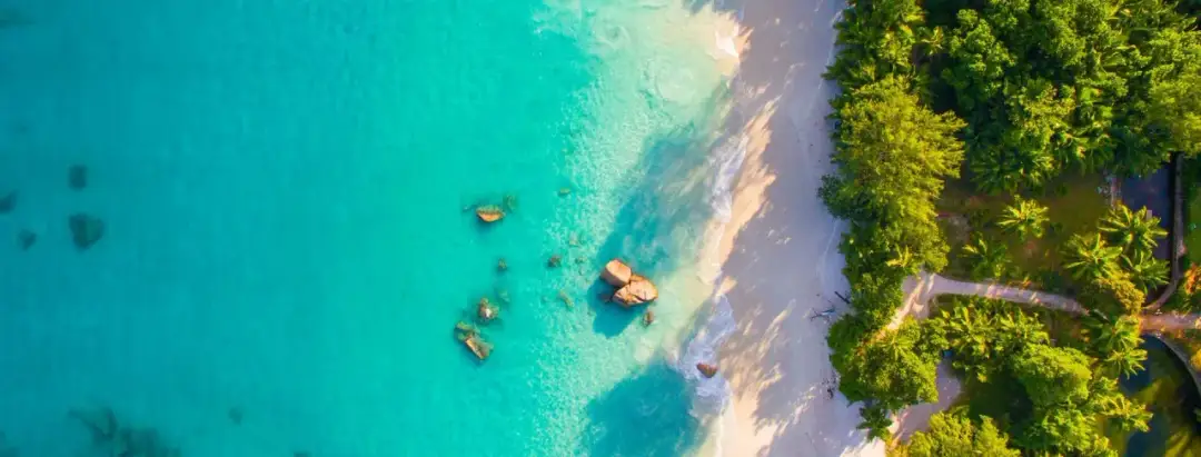 Ile trwa lot na Seszele z Warszawy? Poznaj czas podróży!