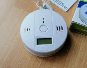 Jak sprawdzić, czy czujnik czadu działa i uniknąć zagrożenia w domu