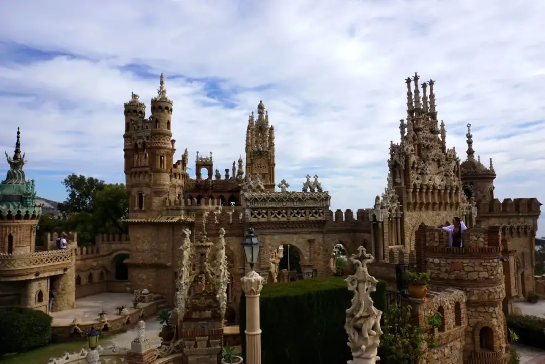 Najlepsze atrakcje w Benalmadenie, które musisz zobaczyć podczas wizyty