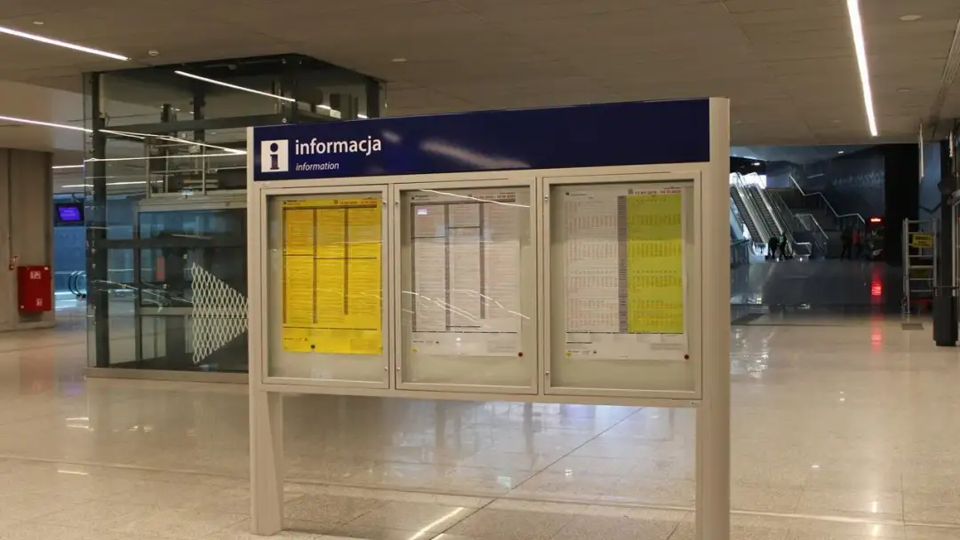 Jak dojechać na dworzec fabryczny? Najlepsze sposoby i trasy