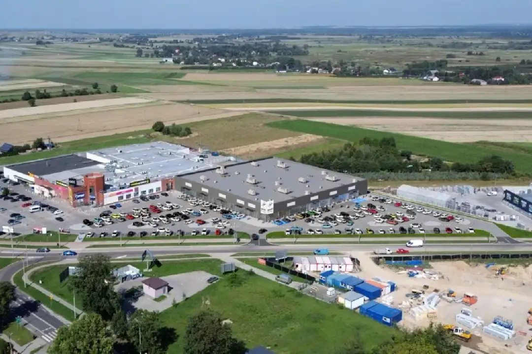 Likwidacja Tesco w Krasnymstawie: Co dalej z nowym Smart Parkiem?