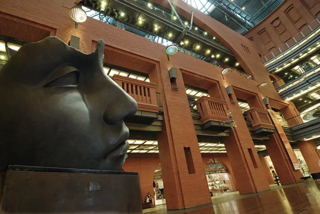 Igor Mitoraj w Starym Browarze: odkryj niezwykłe rzeźby w Poznaniu