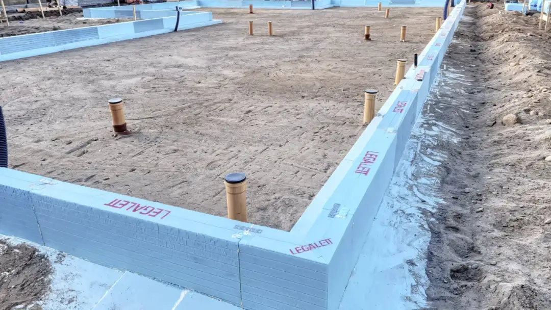 Szalunki styropianowe fundamentowe: Zalety i zastosowanie