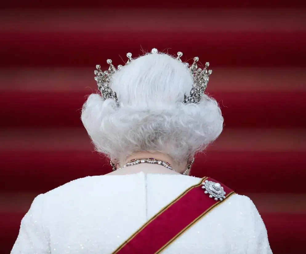 Czy królowa Elżbieta żyje? Prawda o jej śmierci i dziedzictwie