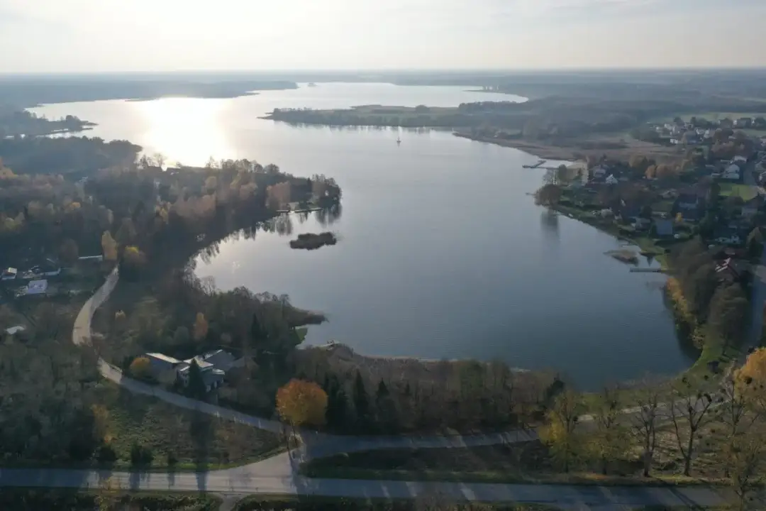 Jezioro Kałębie: największy akwen Borów Tucholskich - atrakcje i relaks