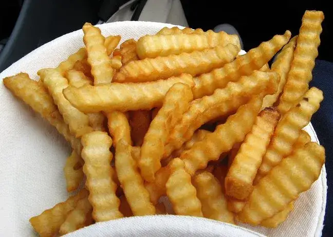 Ile kcal mają frytki z piekarnika? Kaloryczność, wartości odżywcze i porady.