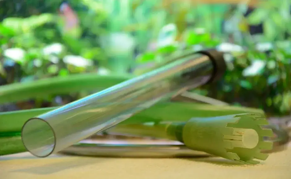 Prosty sposób jak zrobić odmulacz do akwarium w 5 krokach - poradnik