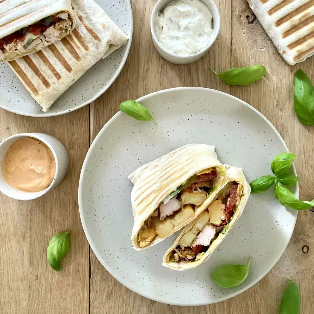 Przepis na soczystą tortillę z kurczakiem z grilla elektrycznego