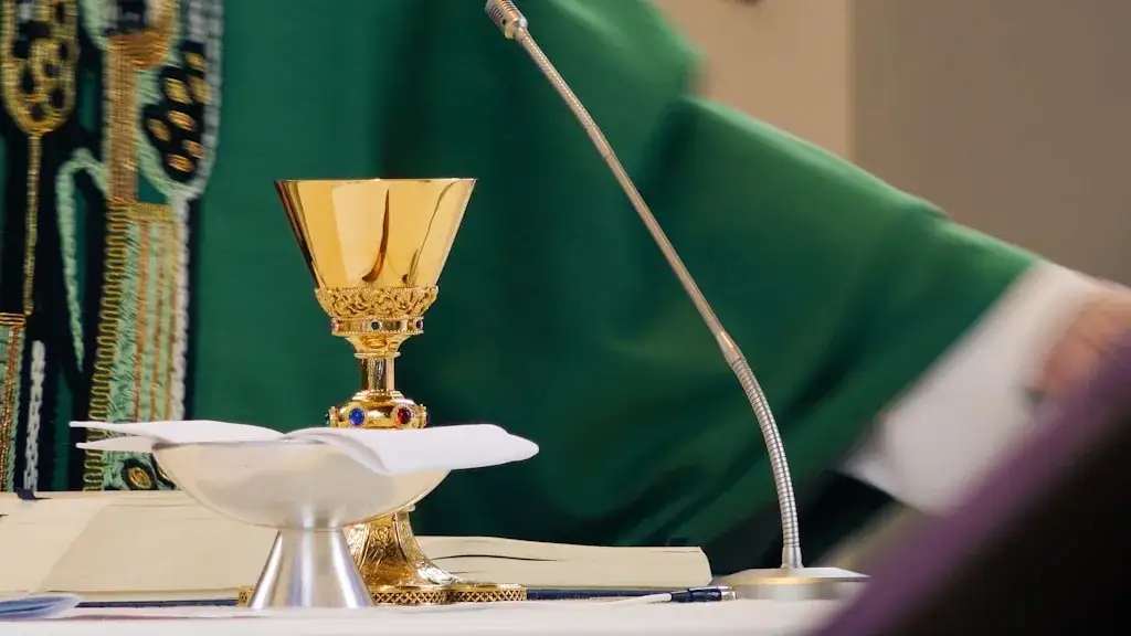 Ornat jako wyraz godności liturgicznej i piękna celebracji eucharystycznej