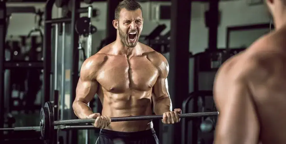 Testosteron przed czy po treningu - kiedy osiągniesz najlepsze efekty?