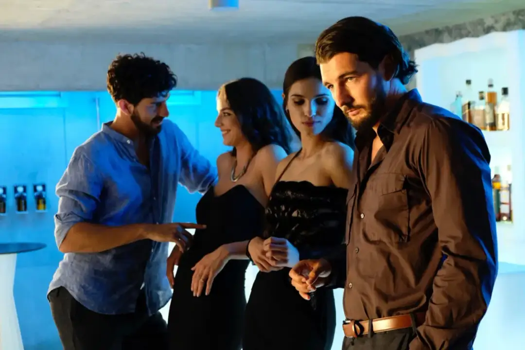 Film Dziewczyny z Dubaju: głęboka analiza reżyserii, symboliki i kontrowersji