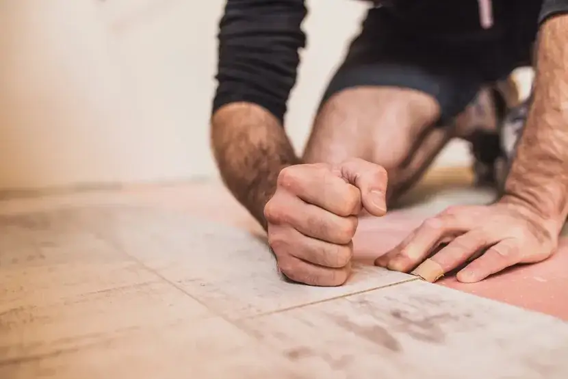 Co to jest v fuga i jak wpływa na wygląd podłóg?