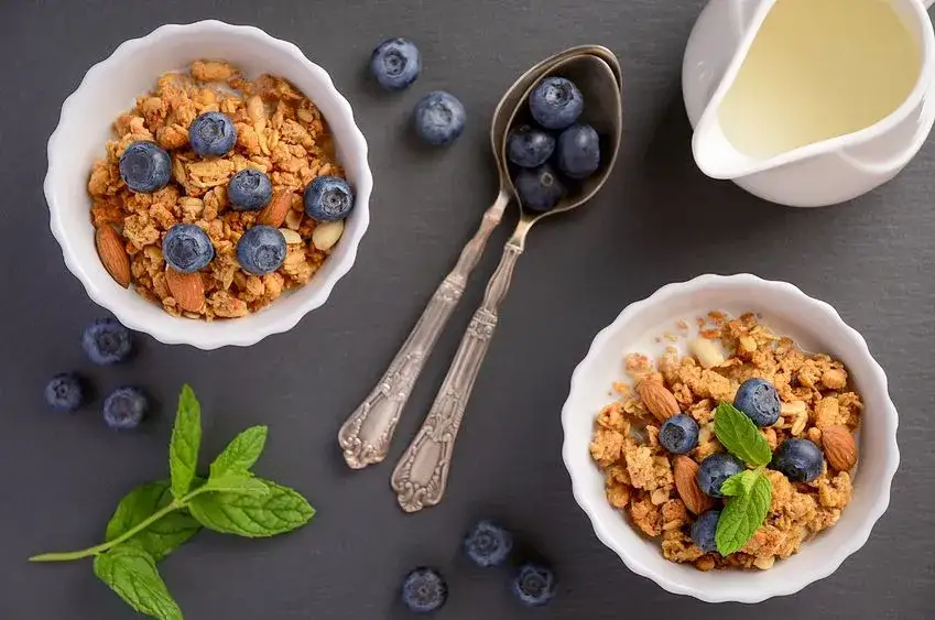 Czy granola jest dietetyczna? Odkryj, co naprawdę zawiera