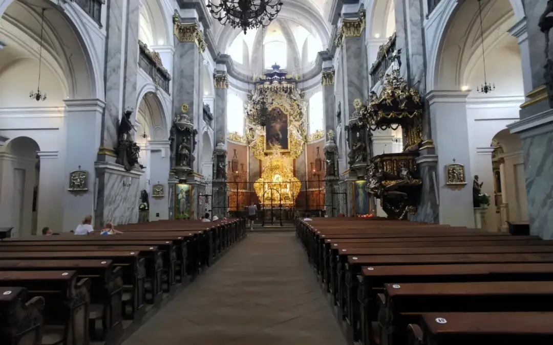 Jak zwiedzać bazylikę w Bardzie - praktyczny poradnik i godziny otwarcia